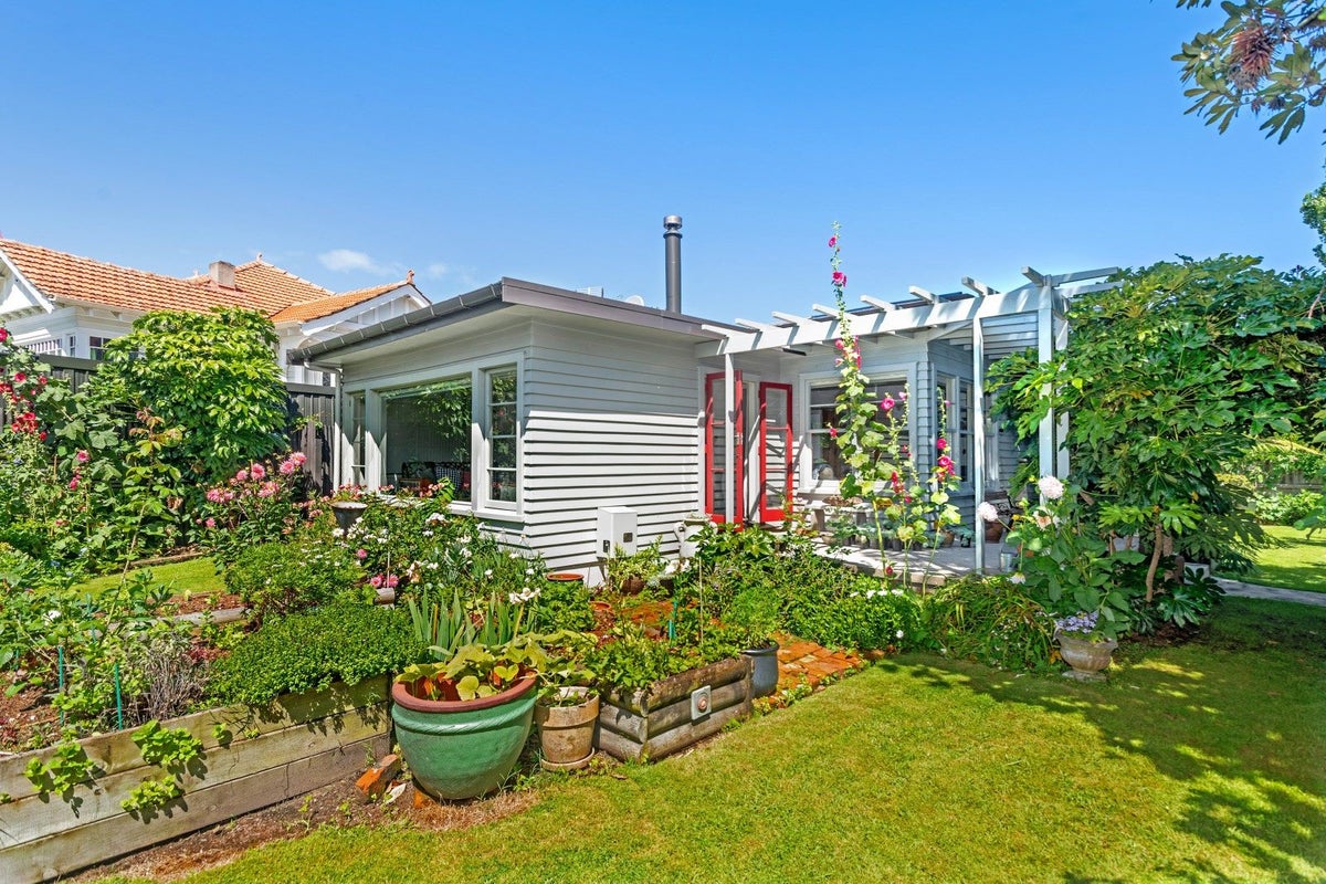 71 Stout Street, Whataupoko, Gisborne - Carousel 2