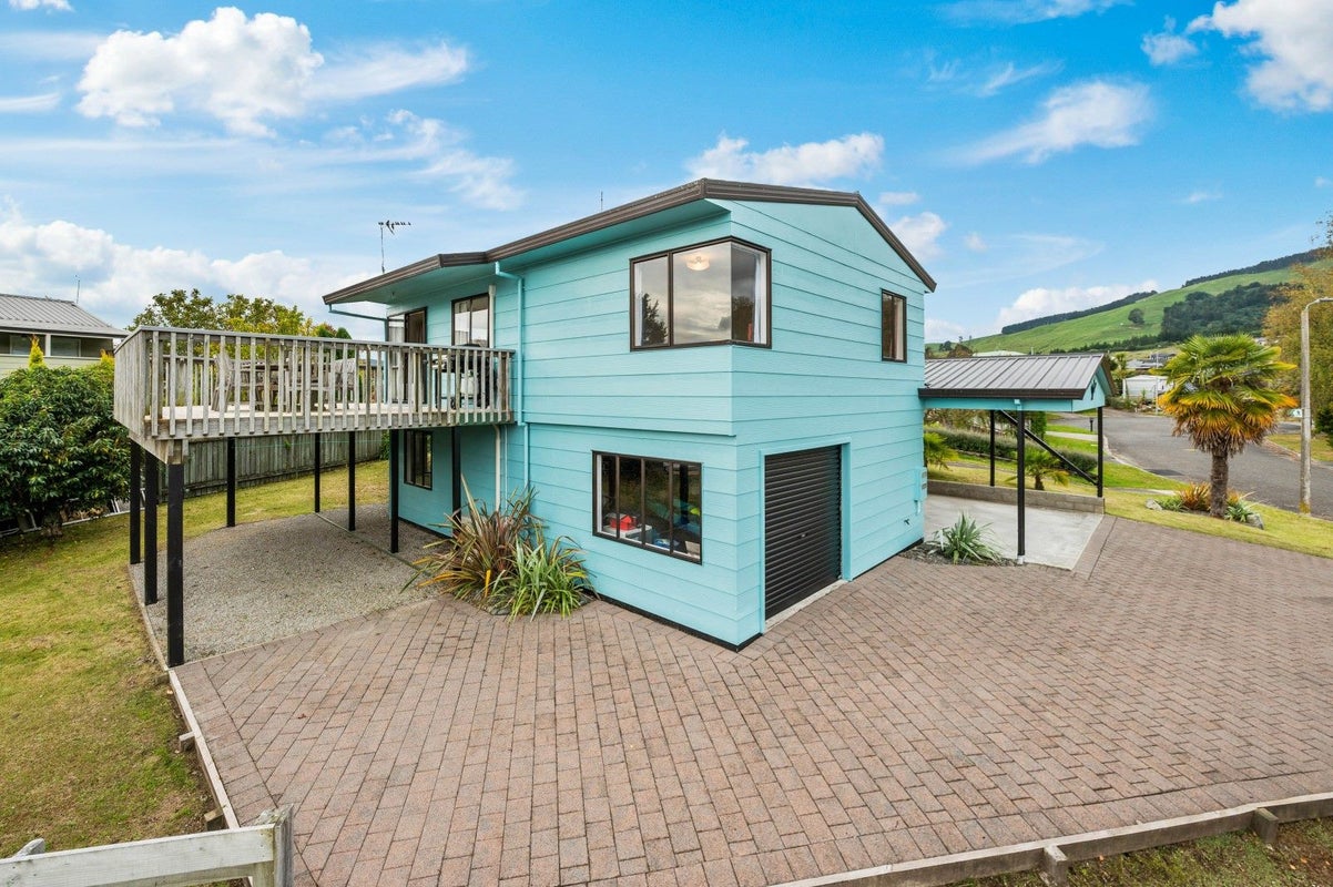 26 Angela Place, Kinloch, Taupo - Carousel 1