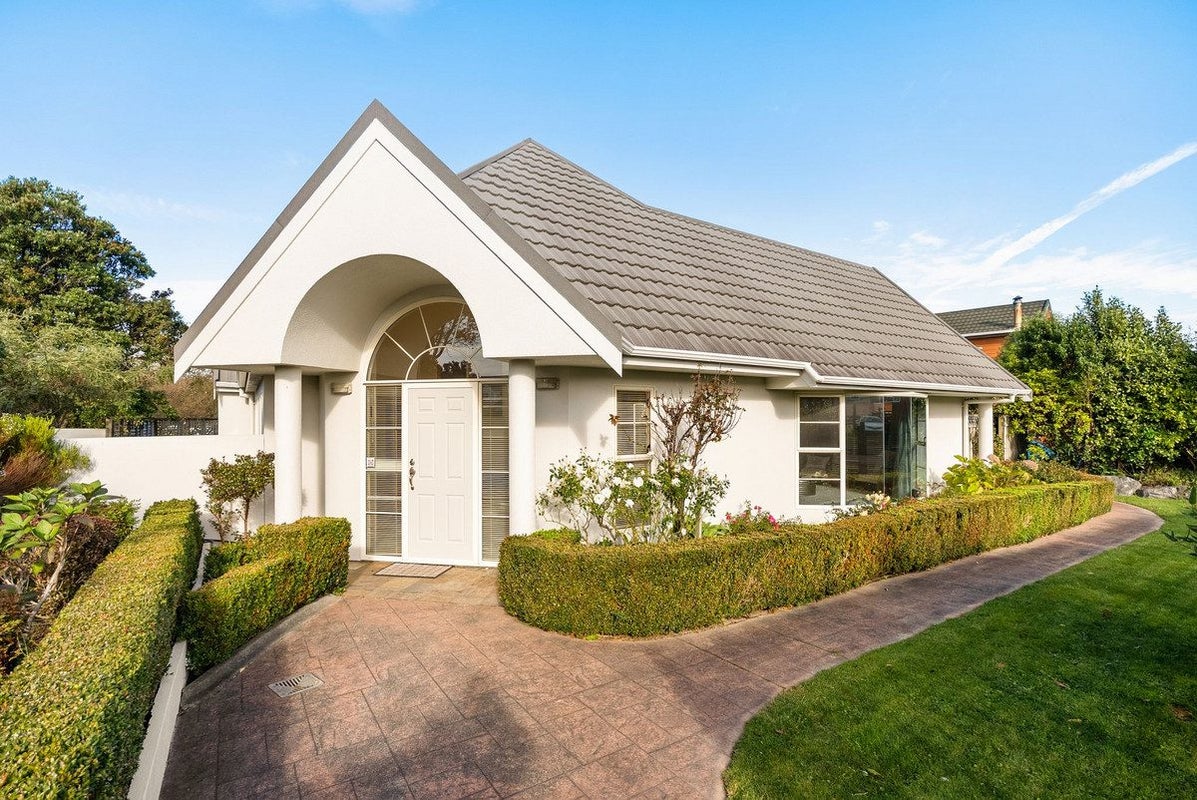 38 Joseph Banks Drive, Whitby, Porirua - Carousel 1
