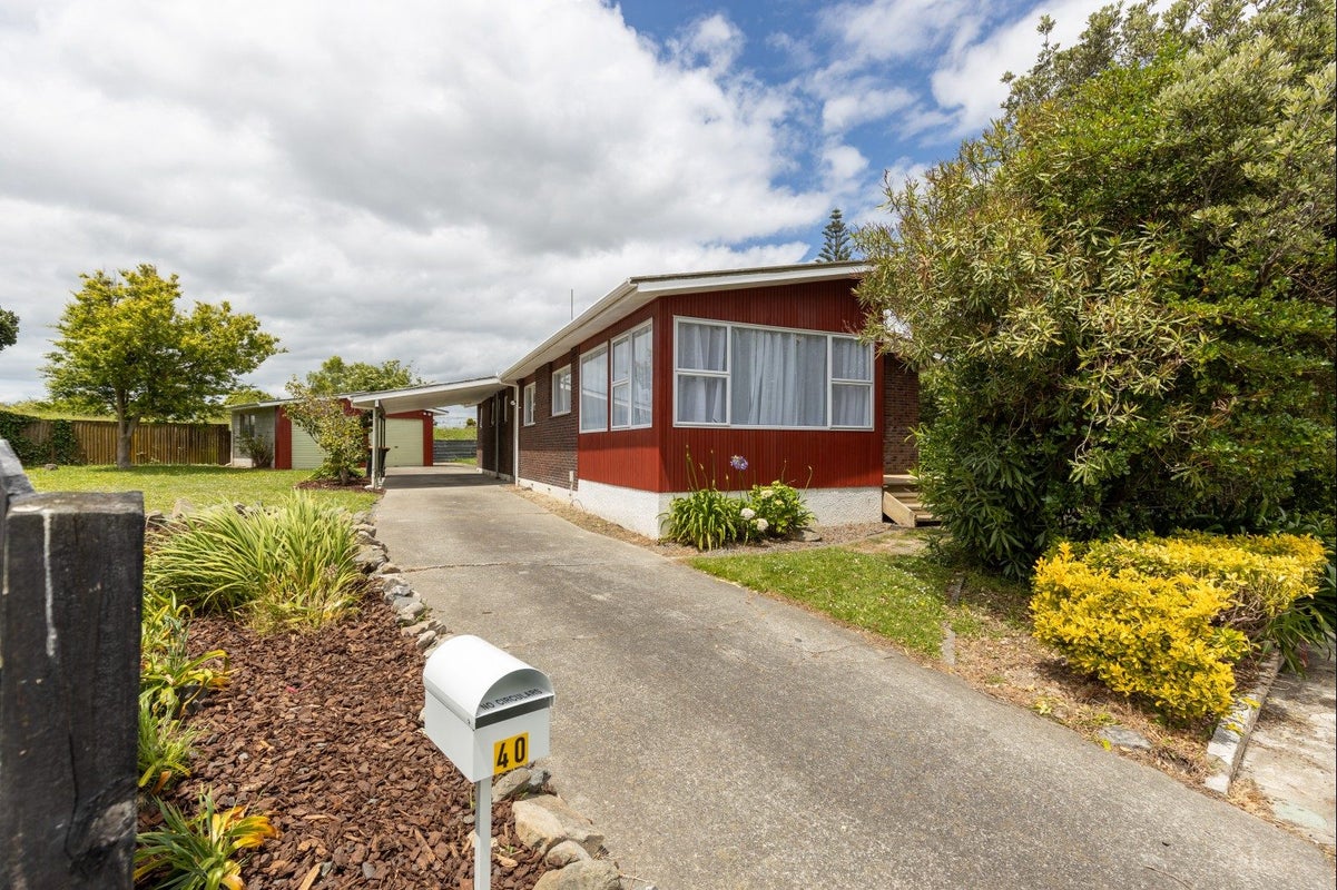 40 Somerset Crescent, Highbury, Palmerston North - Carousel 1