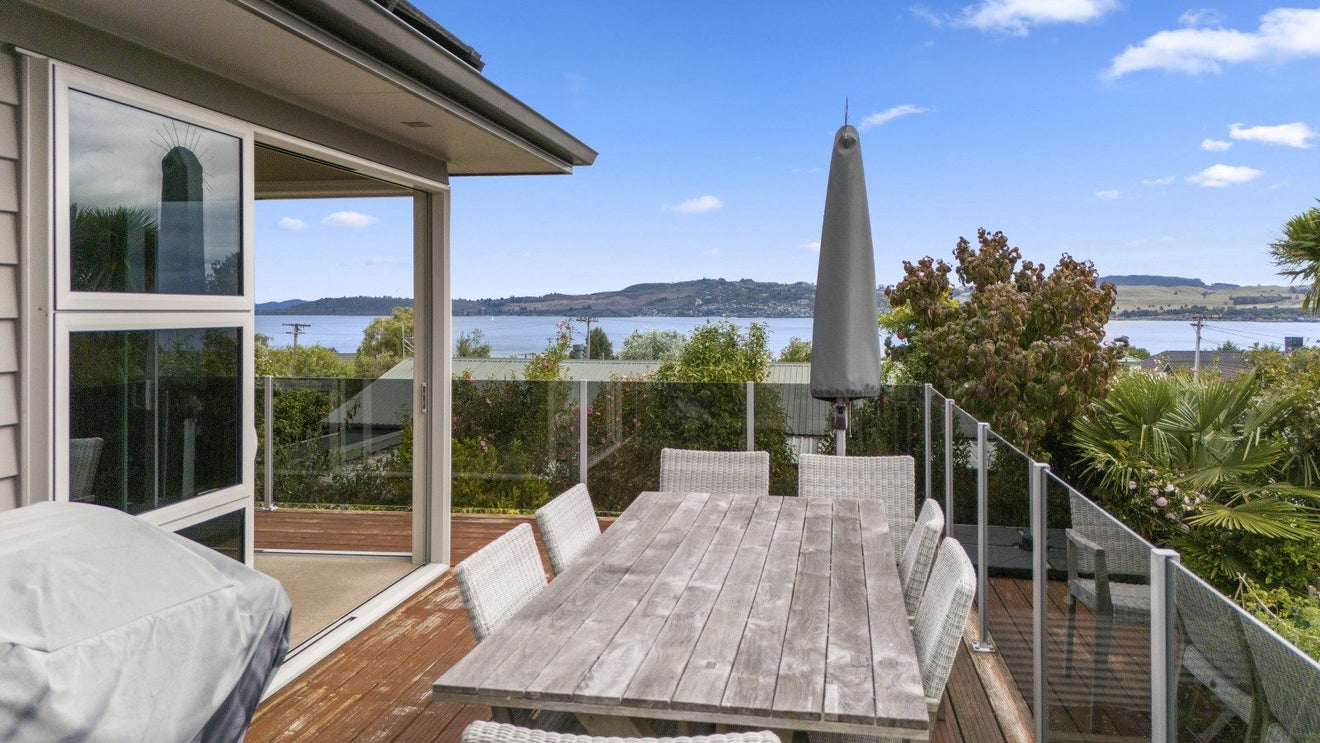 1/46 Shepherd Road, Waipahihi, Taupo - Carousel 1