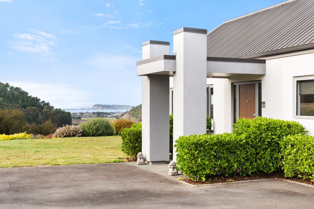 37 Lopdell Lane, Waikere, Hastings - Carousel 1