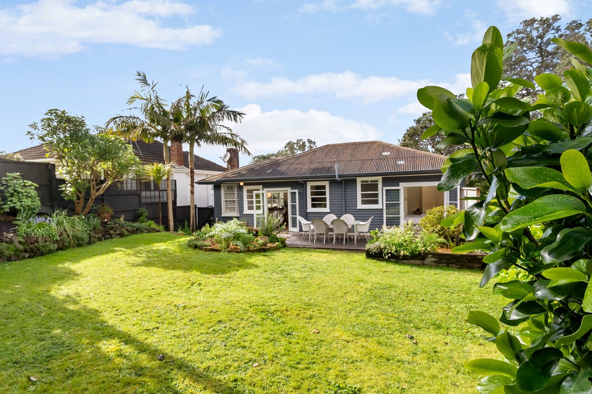 33 West End Road, Herne Bay, Auckland - Carousel 1