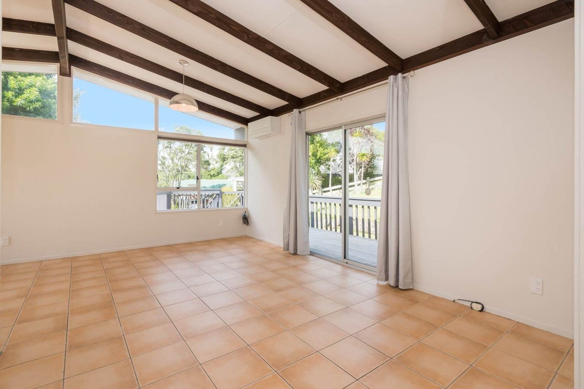 21 Erica Road, Sunnynook, Auckland - Carousel 2