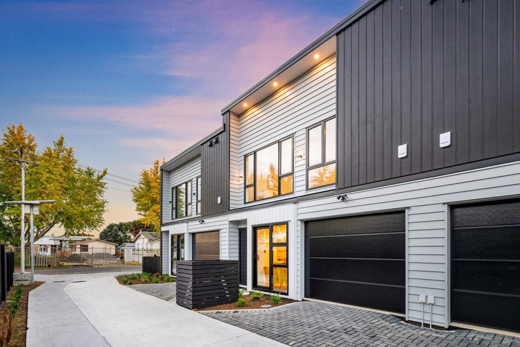 12 William Street, Mangere East, Auckland - Carousel 1