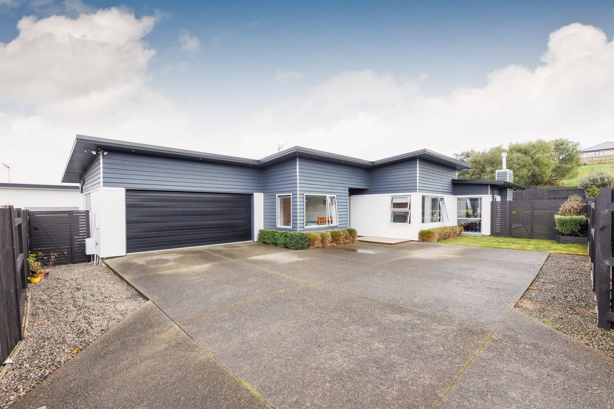 113 James Line, Kelvin Grove, Palmerston North - Carousel 2