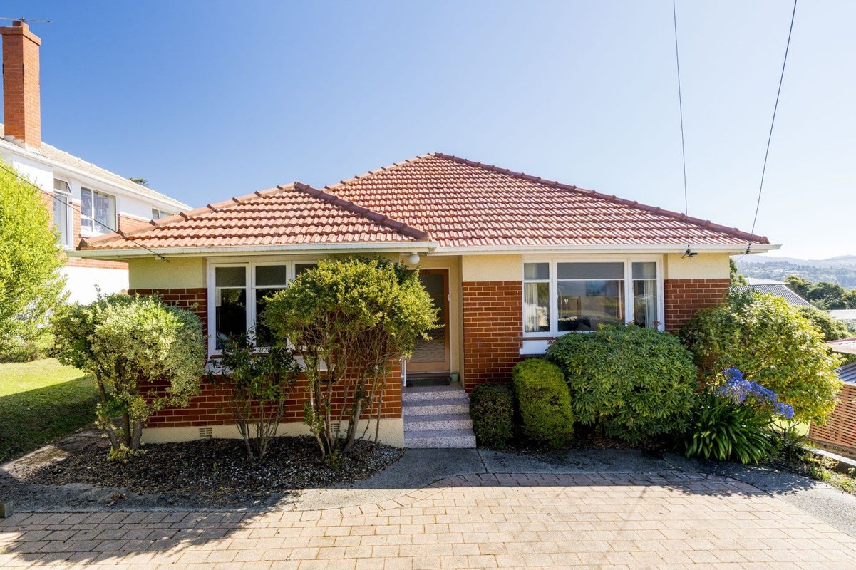 122 Easther Crescent, Kew, Dunedin - Carousel 1