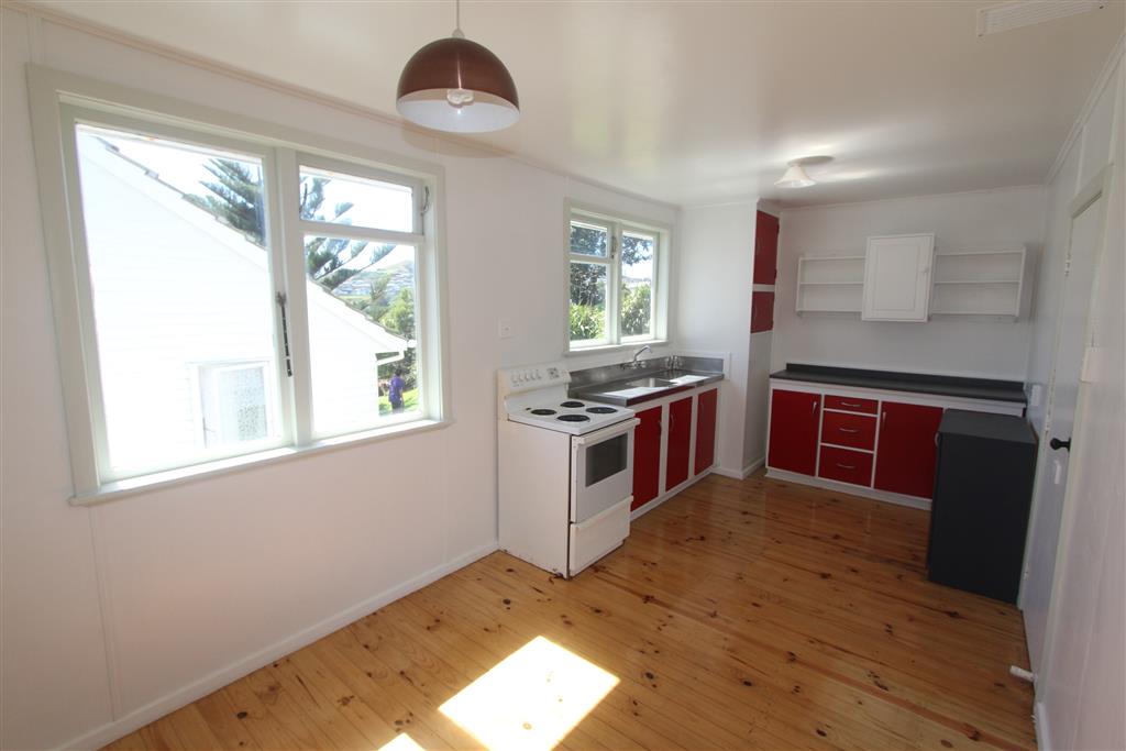 46 Hereford Street, Cannons Creek, Porirua - Carousel 1