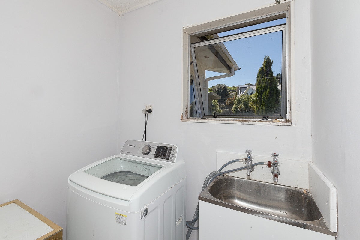 13 Gaff Place, Whitby, Porirua - Carousel 17