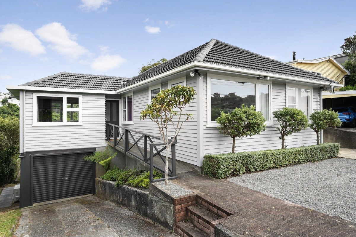 18 Spenmoor Street, Newlands, Wellington - Carousel 1