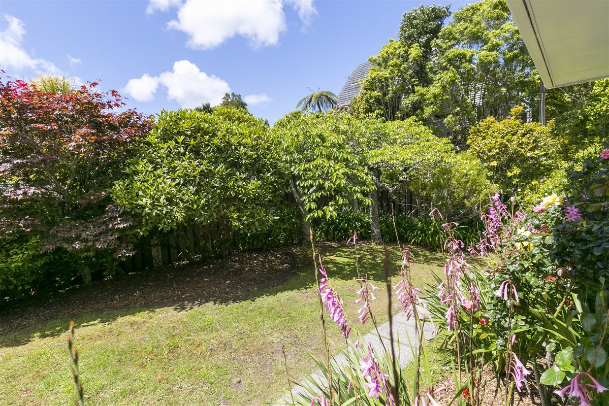 32 Simla Crescent, Khandallah, Wellington - Carousel 2