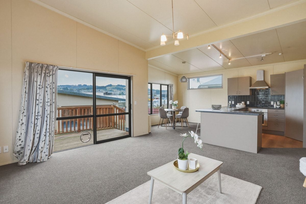 3 Clariton Avenue, Green Island, Dunedin - Carousel 1