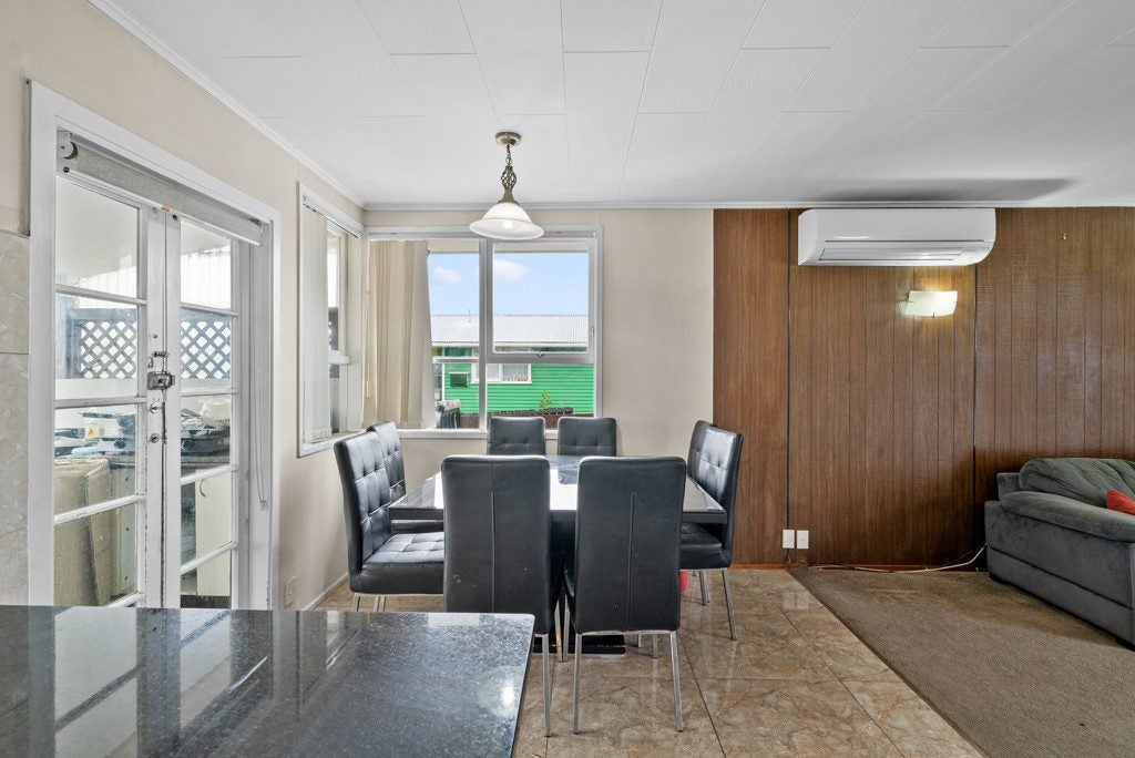8 Cramond Drive, Mangere East, Auckland - Carousel 2