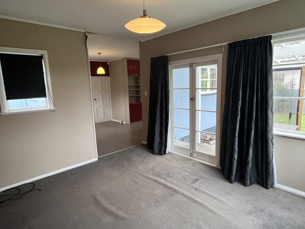 72 Savage Crescent, West End, Palmerston North - Carousel 21