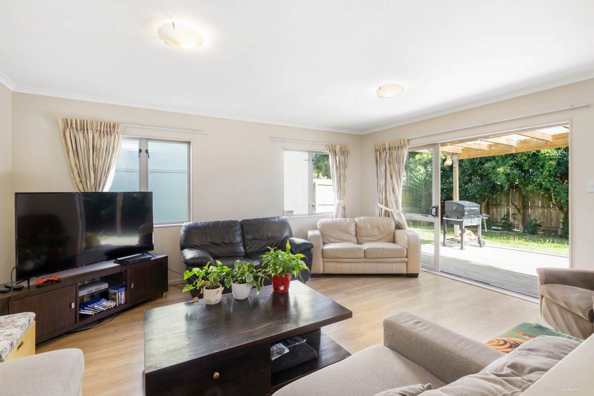 11 Temuka Gardens, Blockhouse Bay, Auckland - Carousel 2