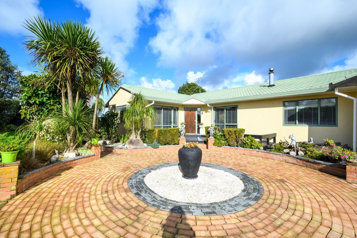 49 Shelly Beach Road, Helensville - Carousel 1