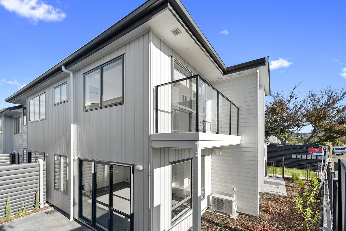 1/3 Palmerston Street, Hamilton Central, Hamilton - Carousel 1