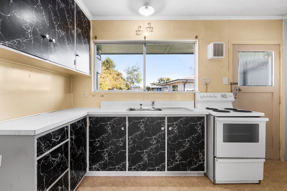 9A Armour Place, Onekawa, Napier - Carousel 2