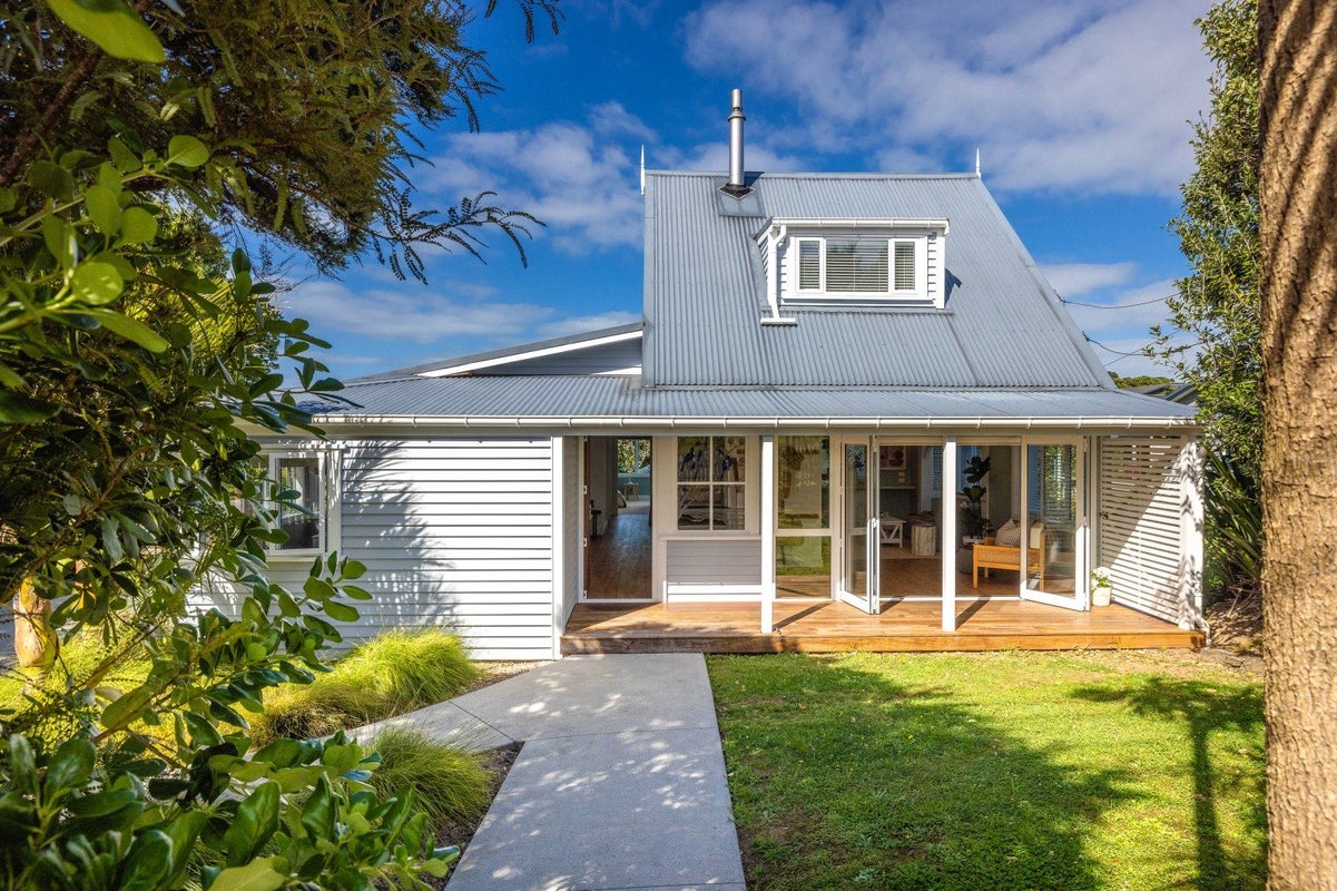 46 Mako Street, Oneroa, Waiheke Island - Carousel 1