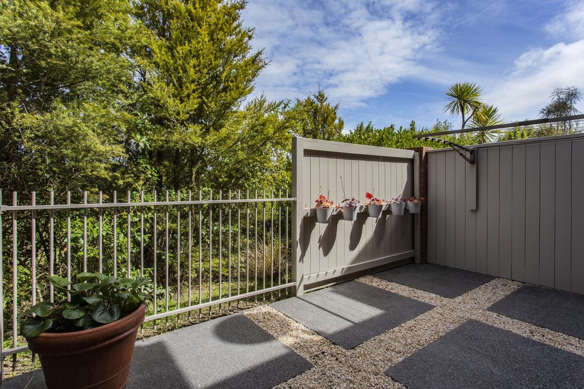6B Henley Green, Northwood, Christchurch - Carousel 16