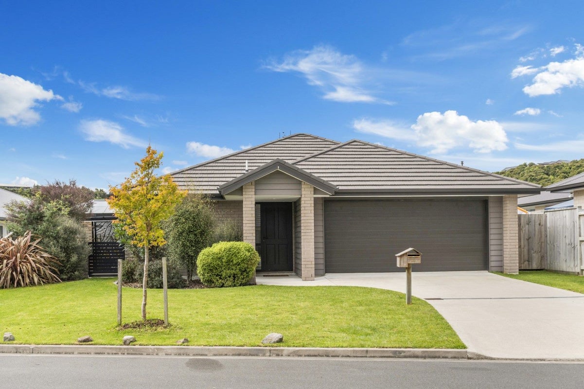 86 Awataha Crescent, Pyes Pa, Tauranga - Carousel 1