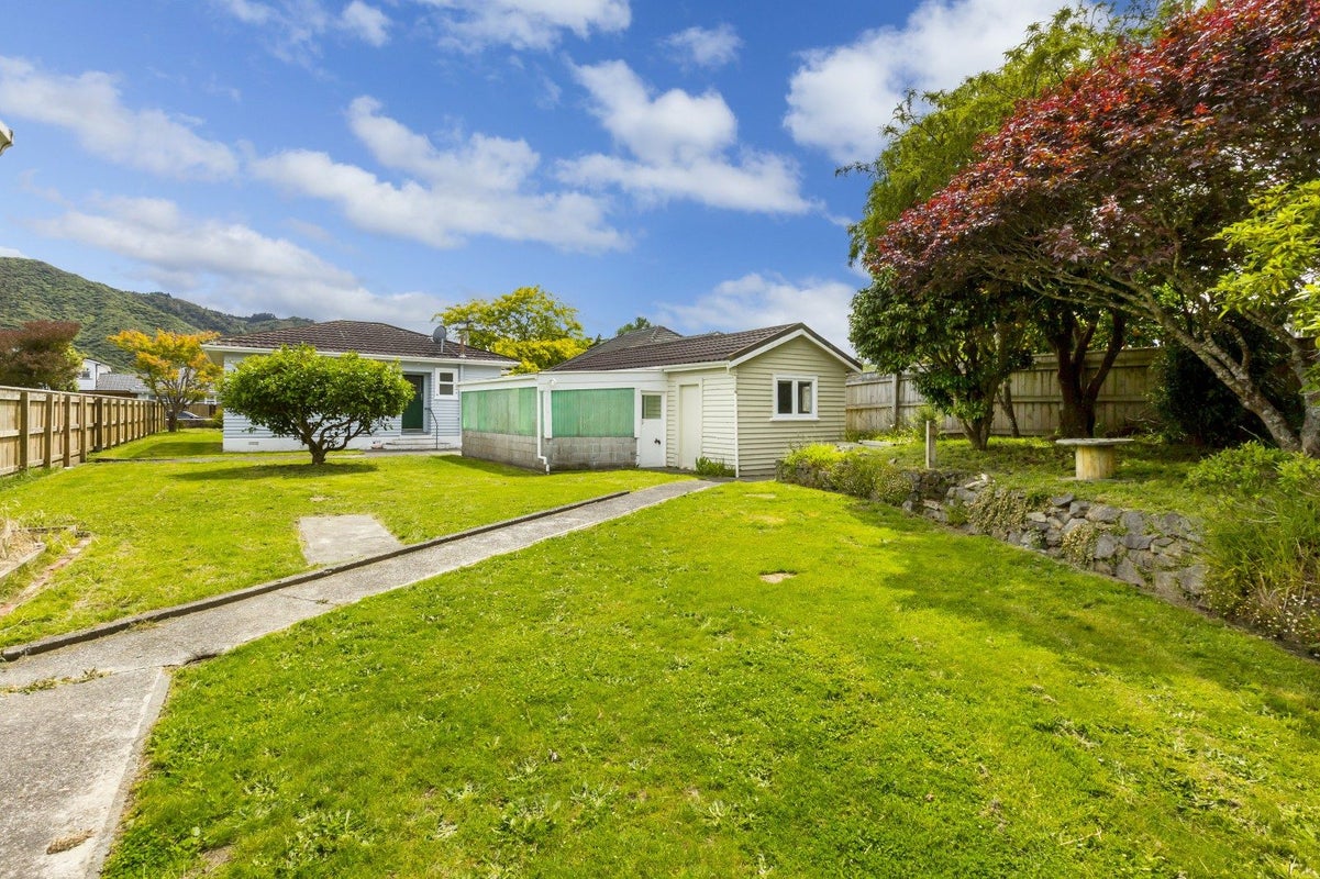 15 Oxford Crescent, Ebdentown, Upper Hutt - Carousel 21