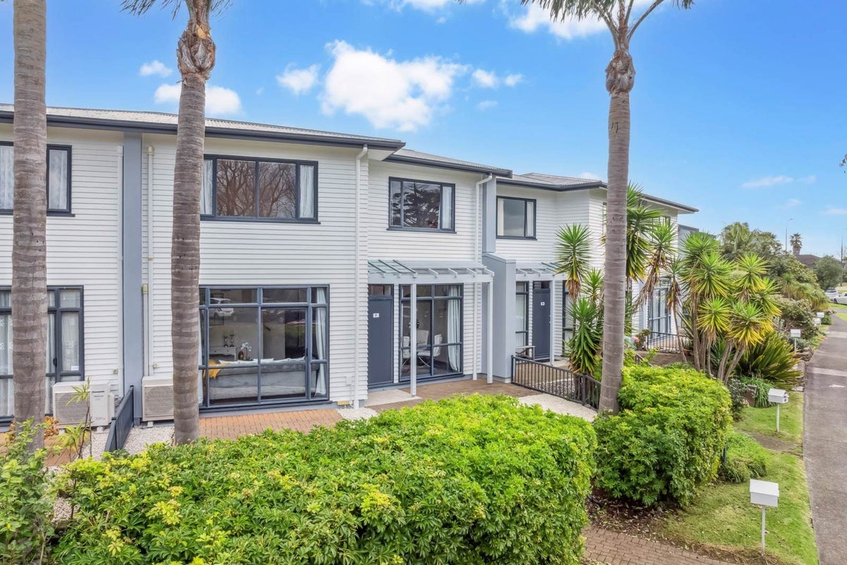 97/2 Armoy Drive, East Tamaki, Manukau City, Auckland - Carousel 1