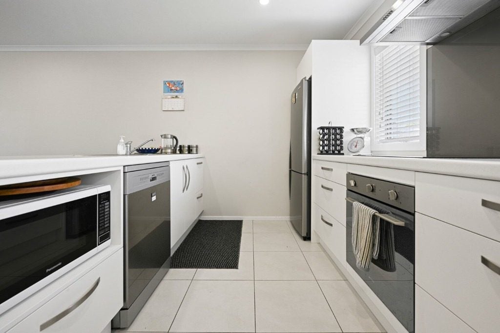 4 Anna Jean Crescent, Flagstaff, Hamilton - Carousel 2