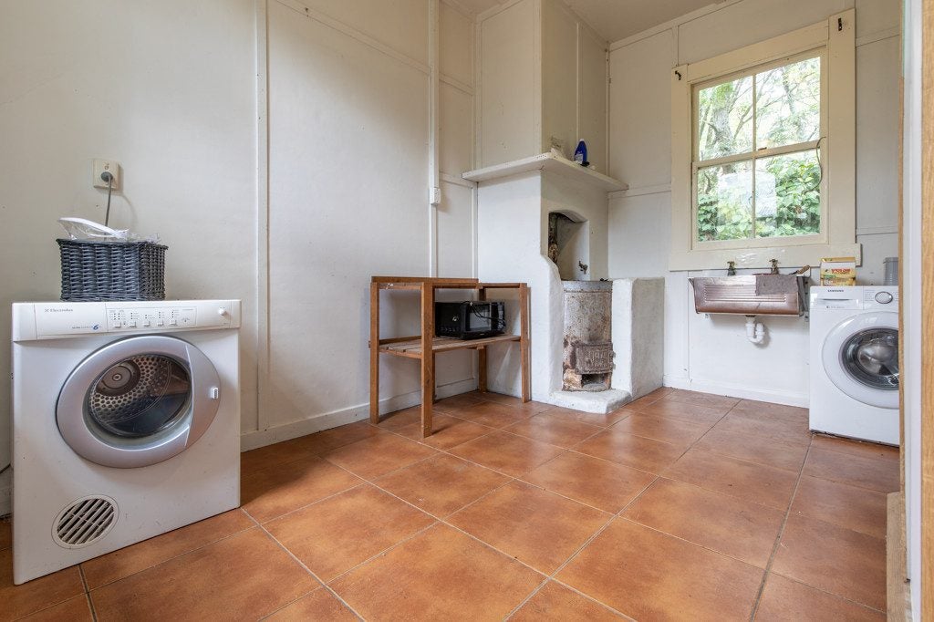 112 Donghi Road, Dannevirke - Carousel 28
