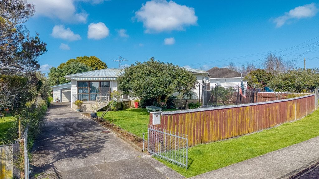 51 Clayton Avenue, Otara, Auckland - Carousel 1