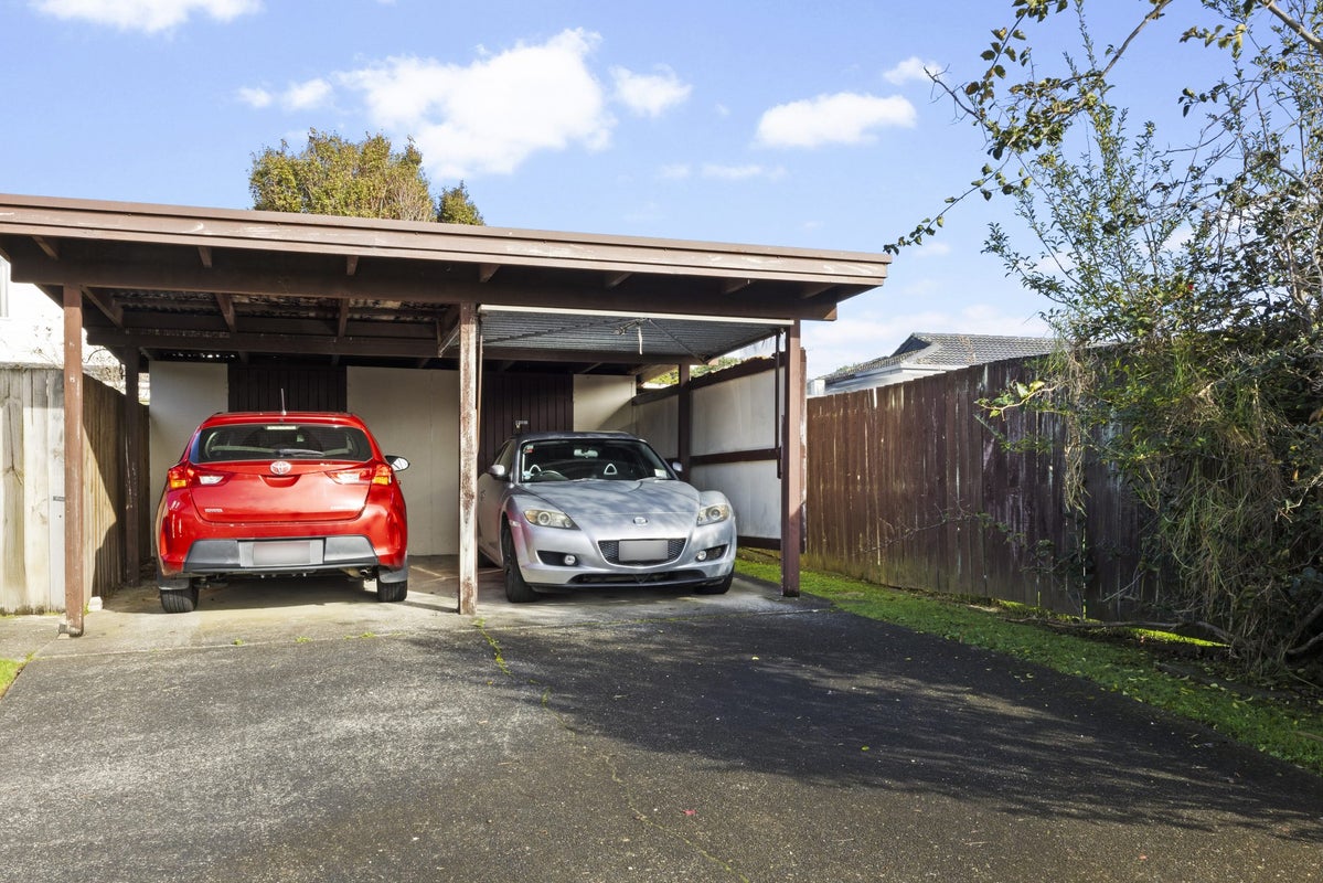 1/8 Mannering Place, Hillcrest, Auckland - Carousel 12