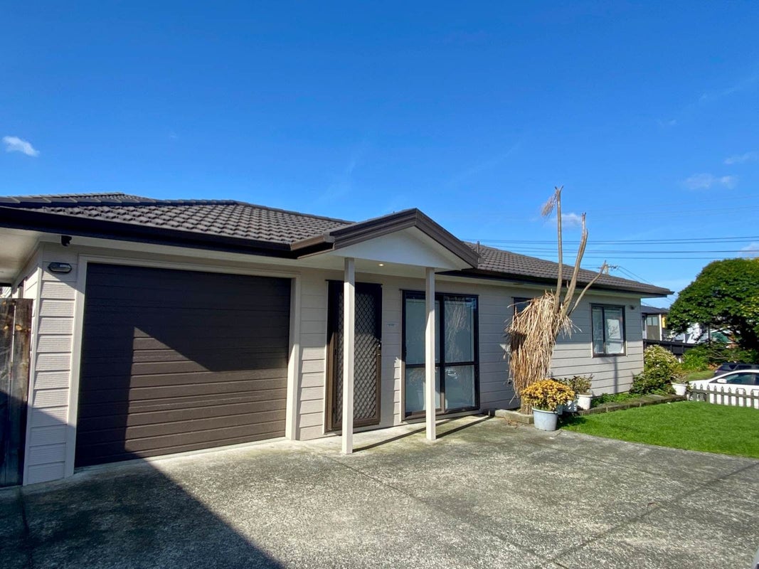 11 Kelkirk Street, Kelston, Auckland - Carousel 1