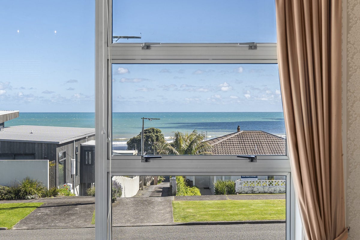 34 Hamblyn Street, Strandon, New Plymouth - Carousel 2