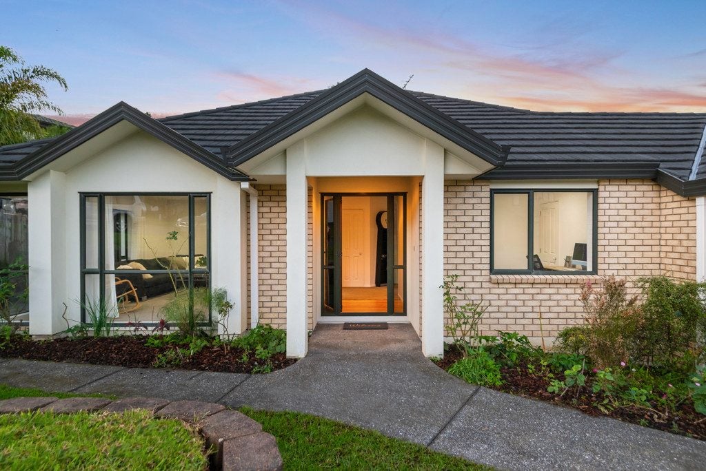 11 Nottingham Place, Northcross, Auckland - Carousel 2