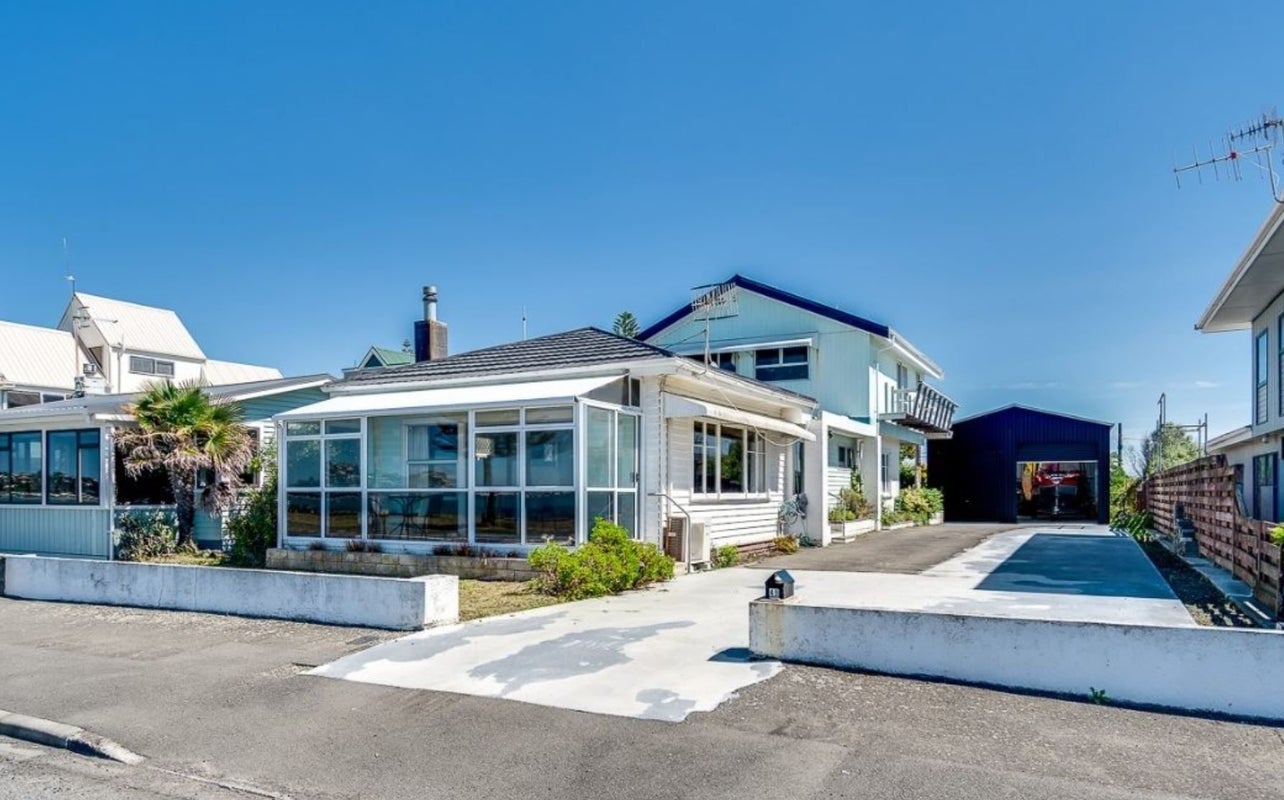 49 The Esplanade, Westshore, Napier - Carousel 1