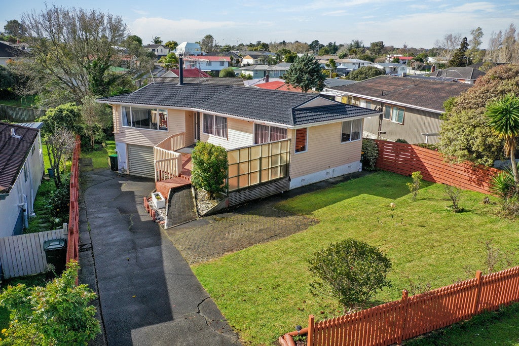 13 Beechdale Crescent, Pakuranga Heights, Auckland - Carousel 1