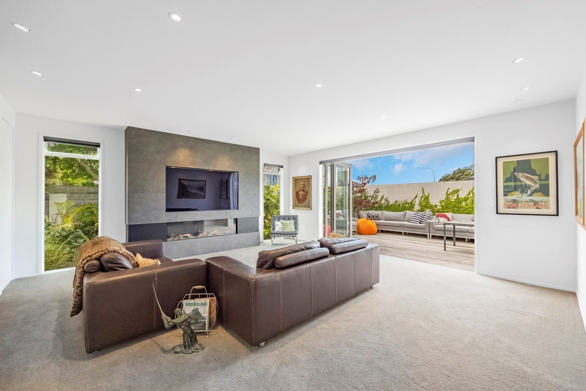 367 Beach Road, Campbells Bay, Auckland - Carousel 1