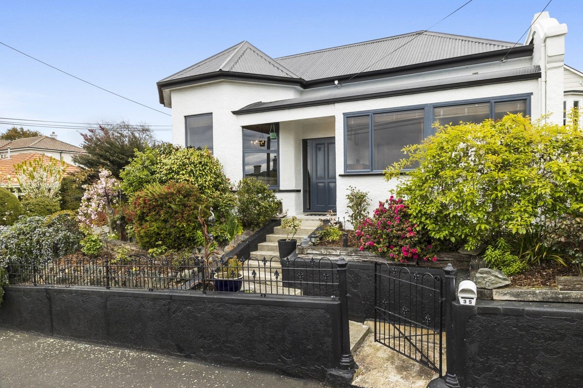 35 Falkland Street, Maori Hill, Dunedin - Carousel 1