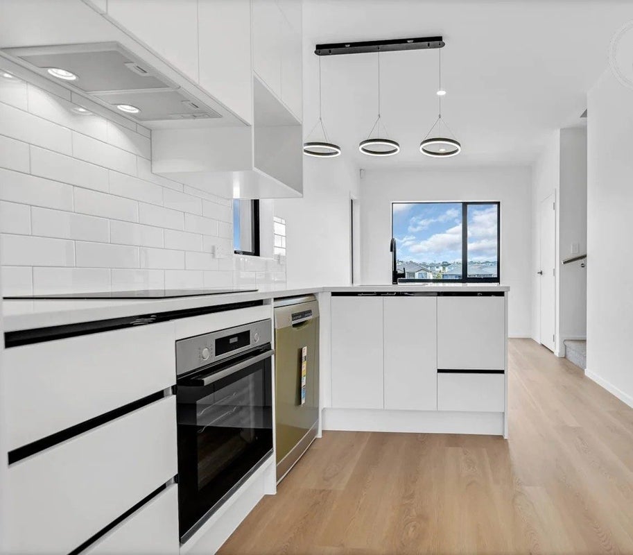 48 Whakatupu Road, Flat Bush, Auckland - Carousel 1