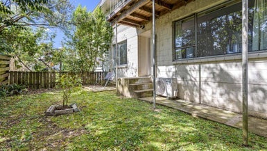 7/126 Lynwood Road, New Lynn, Auckland - Carousel 1