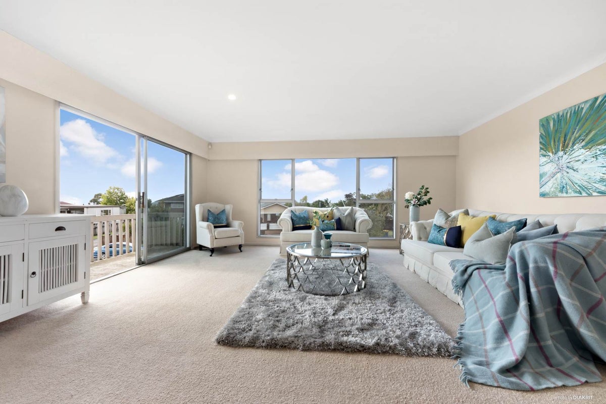 18 Rosewarne Crescent, Glendene, Auckland - Carousel 2