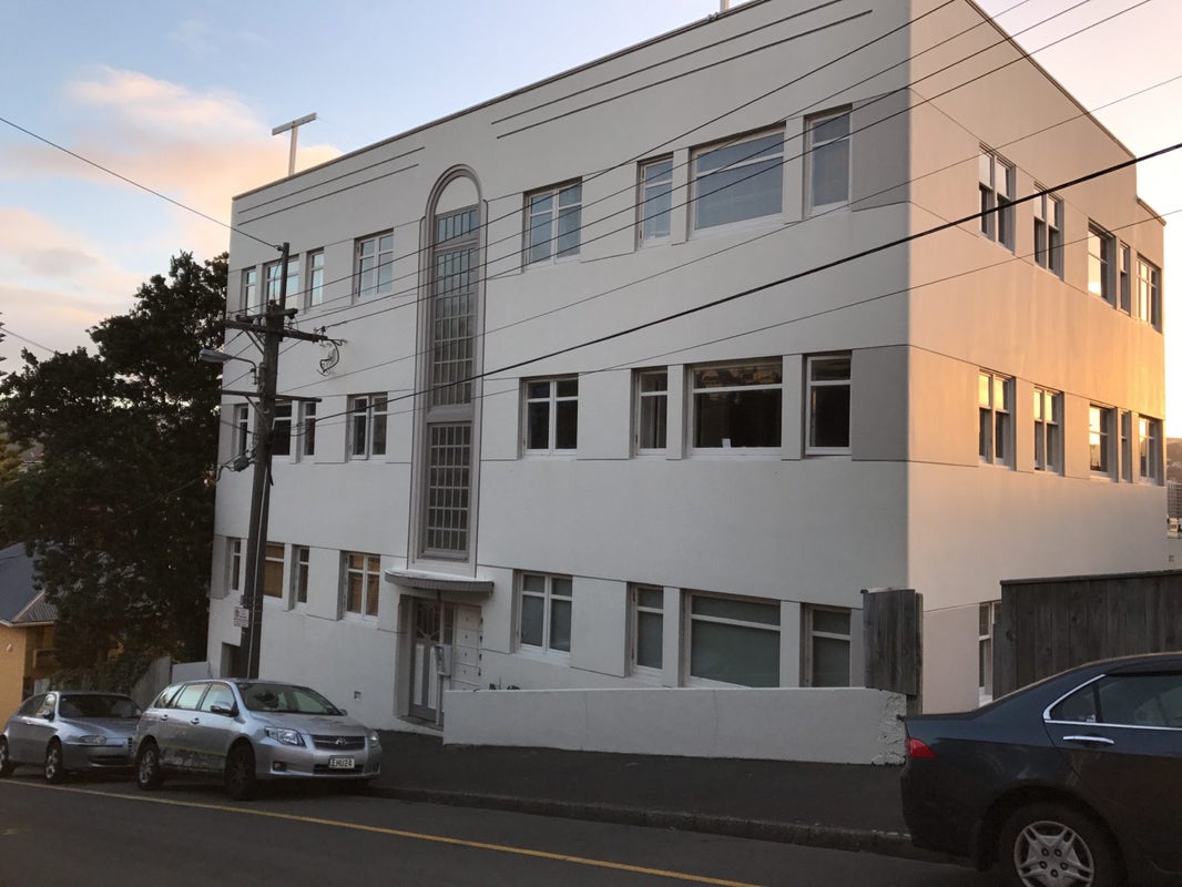 8/1 Earls Terrace, Mount Victoria, Wellington - Carousel 1