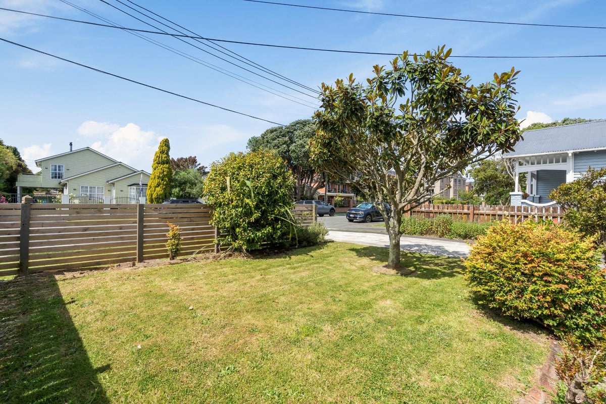 18 North Street, Petone, Lower Hutt - Carousel 12