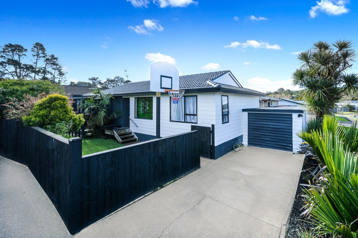 1/29 Karepo Crescent, Ranui, Auckland - Carousel 1