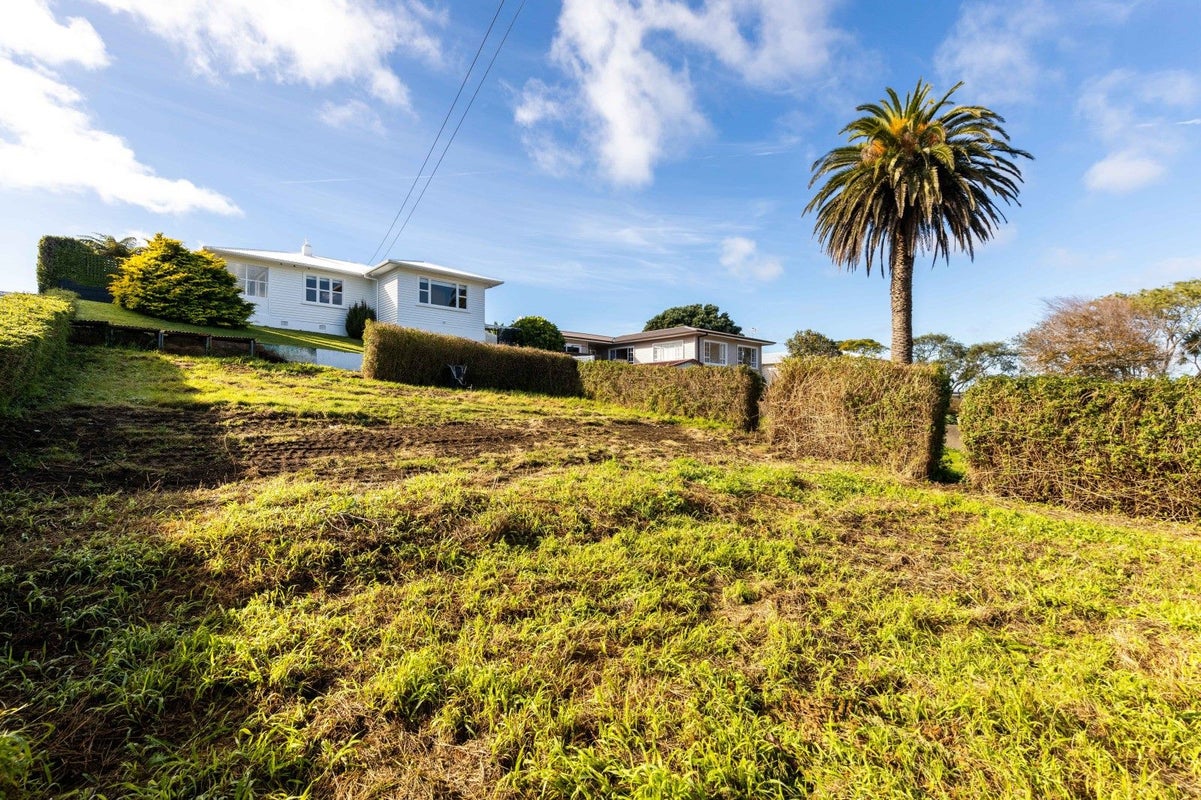 13B Stuart Place, Blagdon, New Plymouth - Carousel 1