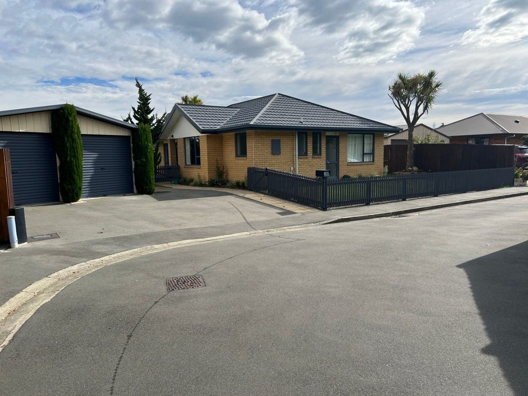 11 Stedley Place, Heathcote Valley, Christchurch - Carousel 1