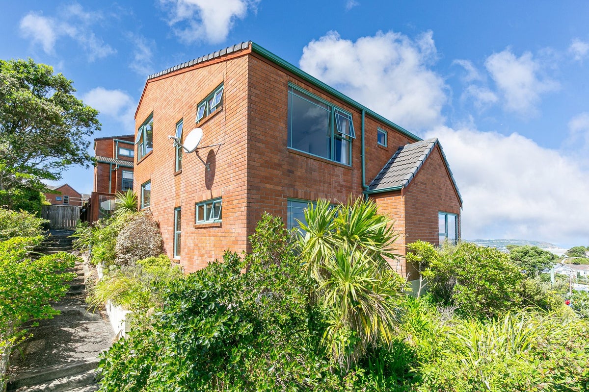 4/9 ARAWA RD, HATAITAI, WELLINGTON - Carousel 1