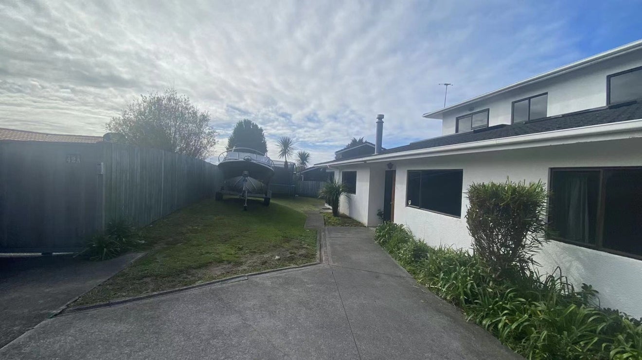 38 Redwing Street, Browns Bay, Auckland - Carousel 2