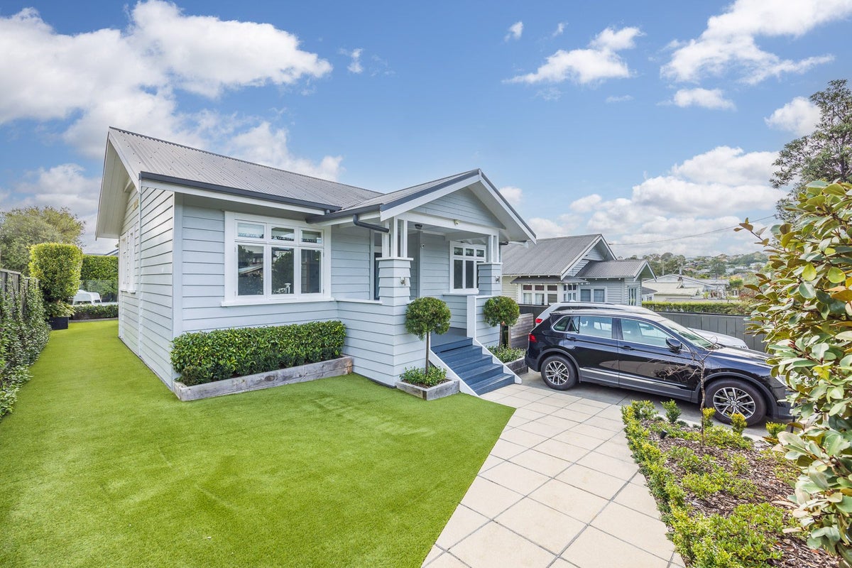 16 Warwick Street, Morningside, Auckland - Carousel 1
