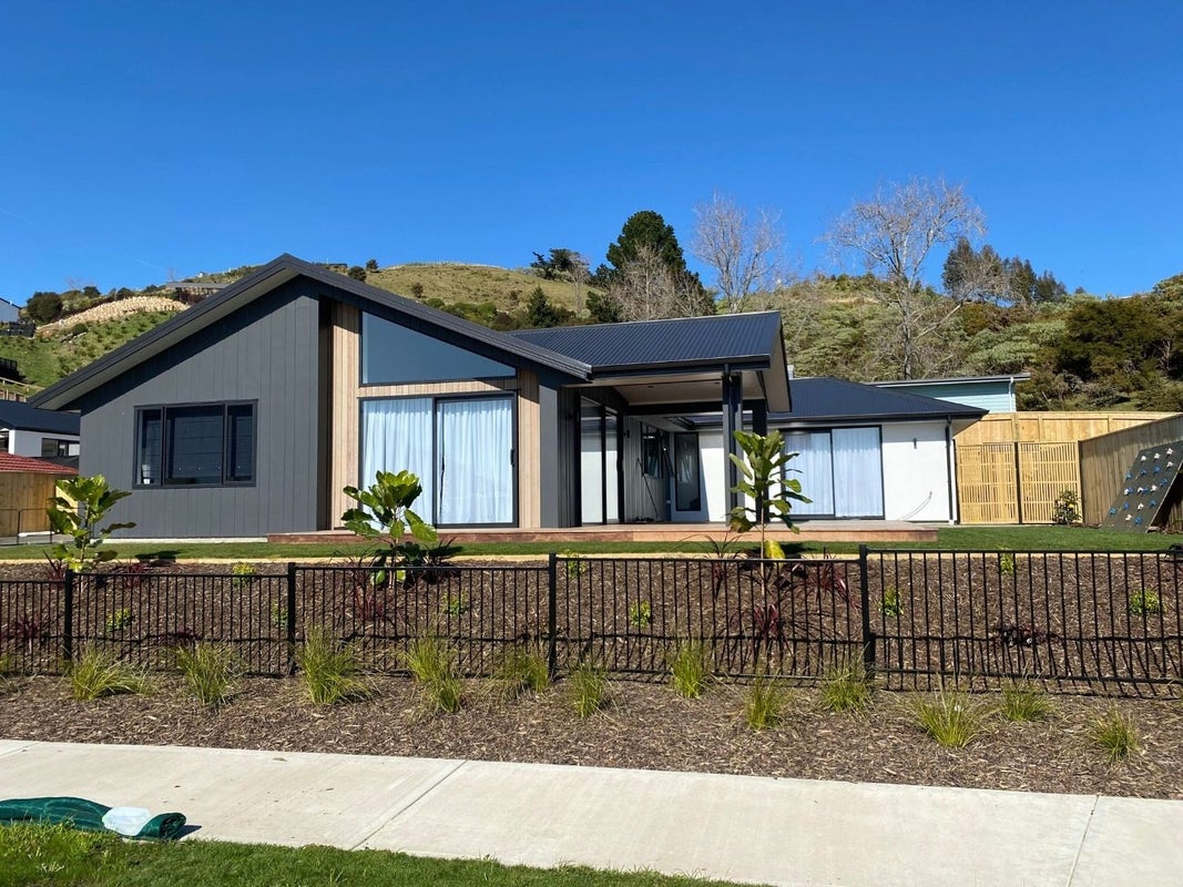 17 Vista Drive, Bishopdale, Nelson - Carousel 1
